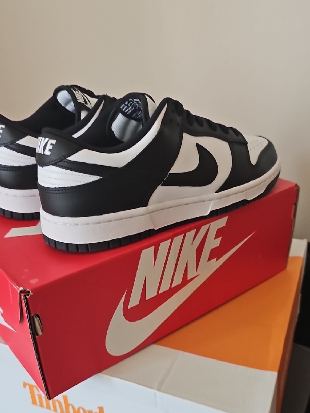 Nike Black and White Low-Top Sneakers - Picture 4 of 5